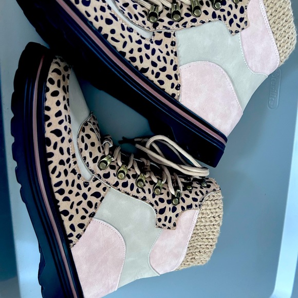 Leopard print leather laced up boots with cowboy style square toe boots size 8 - Picture 7 of 15